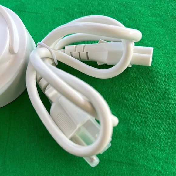 White Travel thermos with Red Accent - Picture 6 of 8